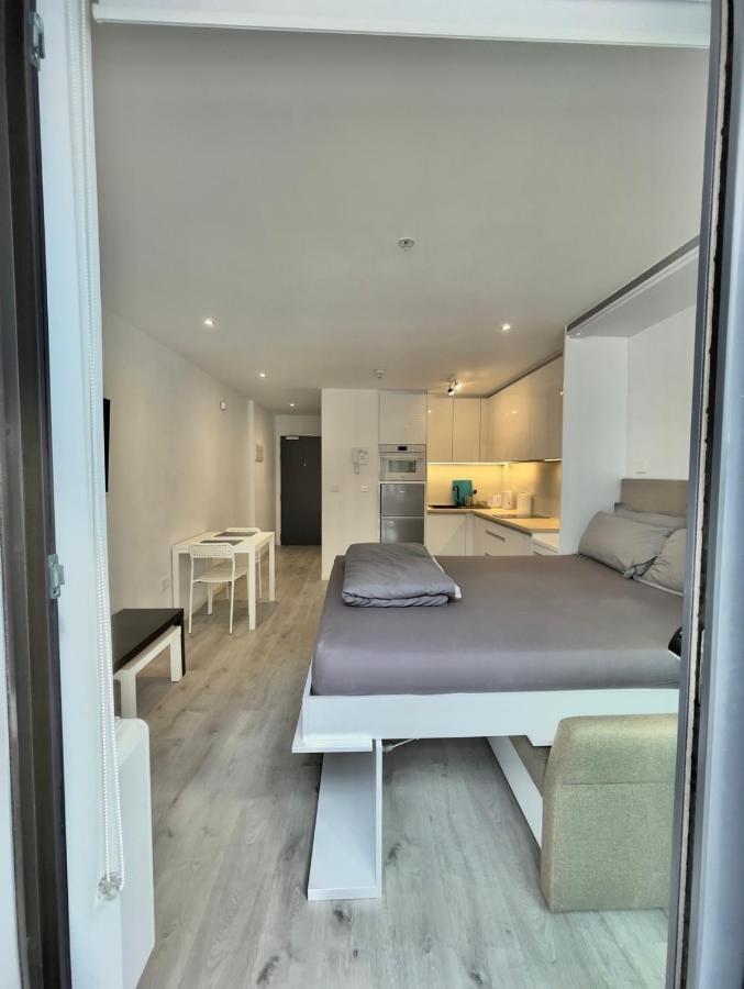 Holiday Studio Apartment Near The Beach And City Centre ยิบรอลตาร์ ภายนอก รูปภาพ