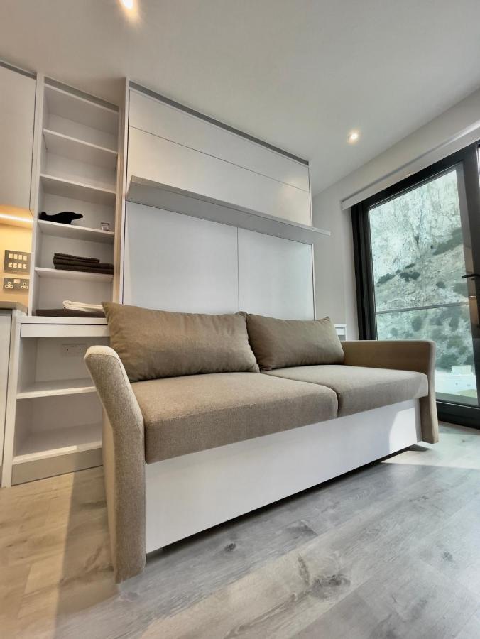 Holiday Studio Apartment Near The Beach And City Centre ยิบรอลตาร์ ภายนอก รูปภาพ